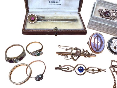 Lot 144 - Group of antique and vintage jewellery to include a pair of Victorian garnet and seed pearl earrings