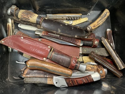 Lot 129 - Collection of pocket knives
