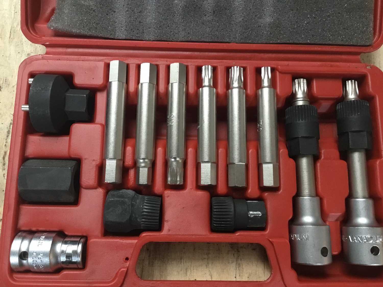 Lot 36 Alternator pulley removal tools, cased