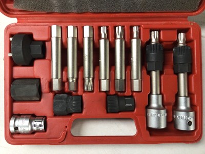 Lot 36 - Alternator pulley removal tools, cased