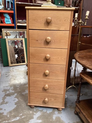 Lot 1442 - Modern oak tall chest