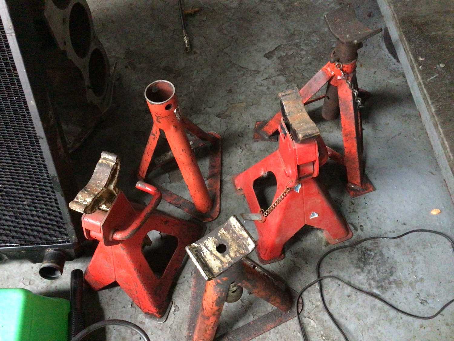 Lot 16 - Four Axle stands