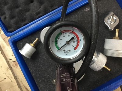 Lot 73 - NST T14001 Cooling System Pressure tester, cased