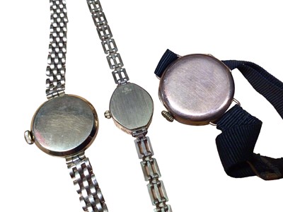 Lot 175 - Cyma 9ct gold wristwatch on 9ct gold bracelet, Accurist 9ct gold wristwatch on 9ct gold bracelet and a 9ct gold cased wristwatch (3)
