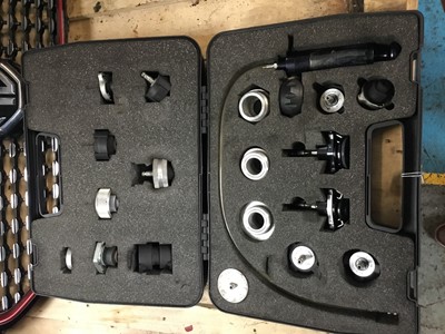 Lot 85 - SP vacuum/ coolant tester, cased