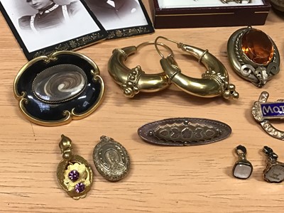 Lot 39 - Group of antique and later jewellery and bijouterie including two amber cheroots, one with gold mount, one with silver, cameo brooches, pair of gilt metal hoop earrings, fob seals, stick pins etc