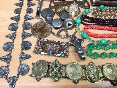 Lot 45 - Group of vintage costume jewellery including beads, Art Nouveau style belt, marcasite lizard brooch, other brooches etc
