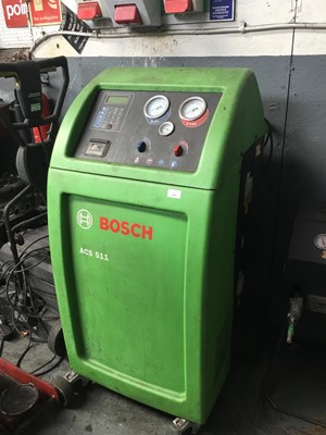 Lot 142 - Bosch ACS 511 air conditioning re-gassing machine with manual