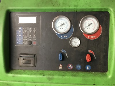 Lot 142 - Bosch ACS 511 air conditioning re-gassing machine with manual