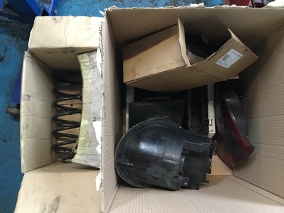 Lot 157 - MG Motor UK MG 3 passenger side door mirror, Rover 25 rear light and other parts