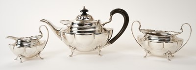 Lot 439 - Three piece Edwardian silver teaset, Sheffield 1904