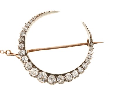 Lot 627 - Victorian diamond crescent brooch