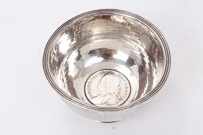 Lot 441 - Georgian silver bowl with inset coin