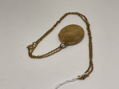 Lot 1083 - Gold locket on chain