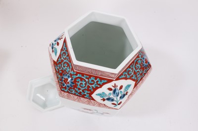 Lot 311 - Modern Japanese ‘Kakiemon’ vase and cover