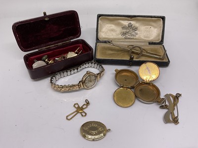 Lot 1075 - Small collection of dress jewellery