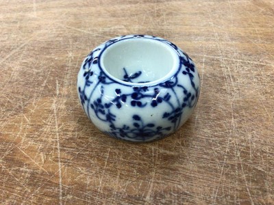 Lot 88 - Antique Continental blue and white onion pattern salt/mustard, in the style of Meissen