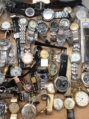 Lot 1156 - Large quantity of wristwatches (1 box)