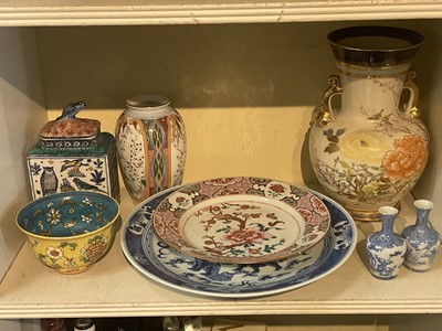 Lot 252 - 18th century Chinese famille rose export porcelain plate, a Chinese porcelain charger and other oriental ceramics