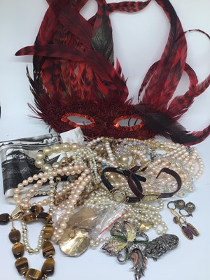 Lot 1121 - Simulated pearl necklaces, other costume jewellery and bijouterie