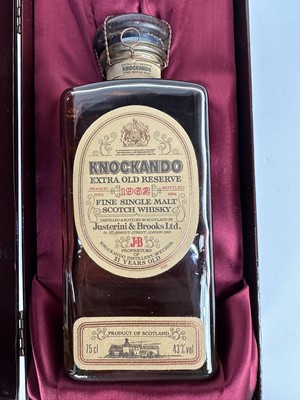 Lot 10 - Knockando Extra Old Reserve Fine Single Malt Scotch Whisky, Season 1962, bottled 1984. 43% vol. 75cl. Boxed.