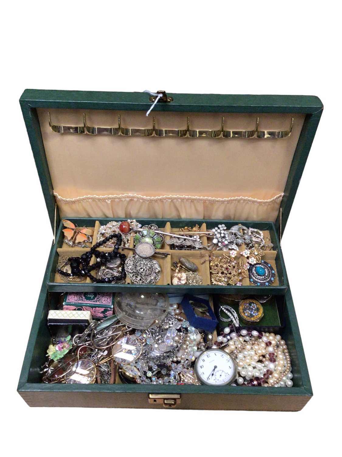 Lot 95 - Jewellery box containing vintage costume jewellery and bijouterie
