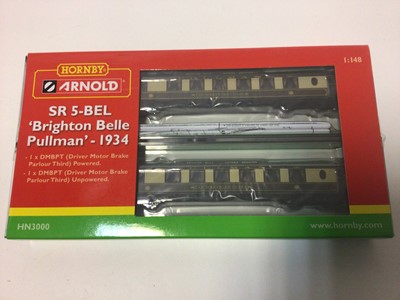 Lot 262 - Hornby Arnold N gauge SR5-Bel 'Brighton Belle' 1934 Pullman in brown and cream livery with DMBPT |(Powered) & DMBPT (Non Powered) HN3000 plus 3 Car Set with two TPFK & TPT HN3500 (2 Packs)
