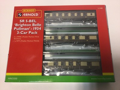 Lot 262 - Hornby Arnold N gauge SR5-Bel 'Brighton Belle' 1934 Pullman in brown and cream livery with DMBPT |(Powered) & DMBPT (Non Powered) HN3000 plus 3 Car Set with two TPFK & TPT HN3500 (2 Packs)