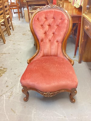 Lot 1245 - Victorian mahogany framed spoon back chair with buttoned pink upholstery on cabriole front legs