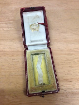 Lot 100 - 9ct gold lighter by A D Bach (Birmingham 1963), in a Cartier leather box