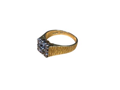 Lot 105 - 18ct gold diamond cluster ring
