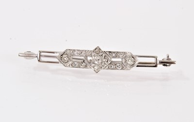 Lot 742 - Art Deco white diamond brooch