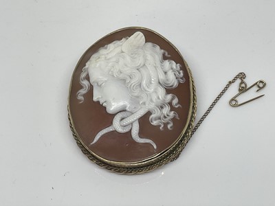 Lot 1060 - Good quality carved shell cameo depicting Medusa, in a 9ct gold mount.