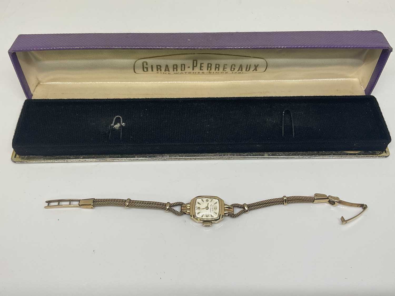 Lot 1061 - Girard-Perregaux 9ct gold wristwatch on 9ct