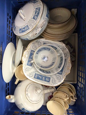 Lot 196 - A group of Coalport Revelry pattern tea and dinner ware, together with other china