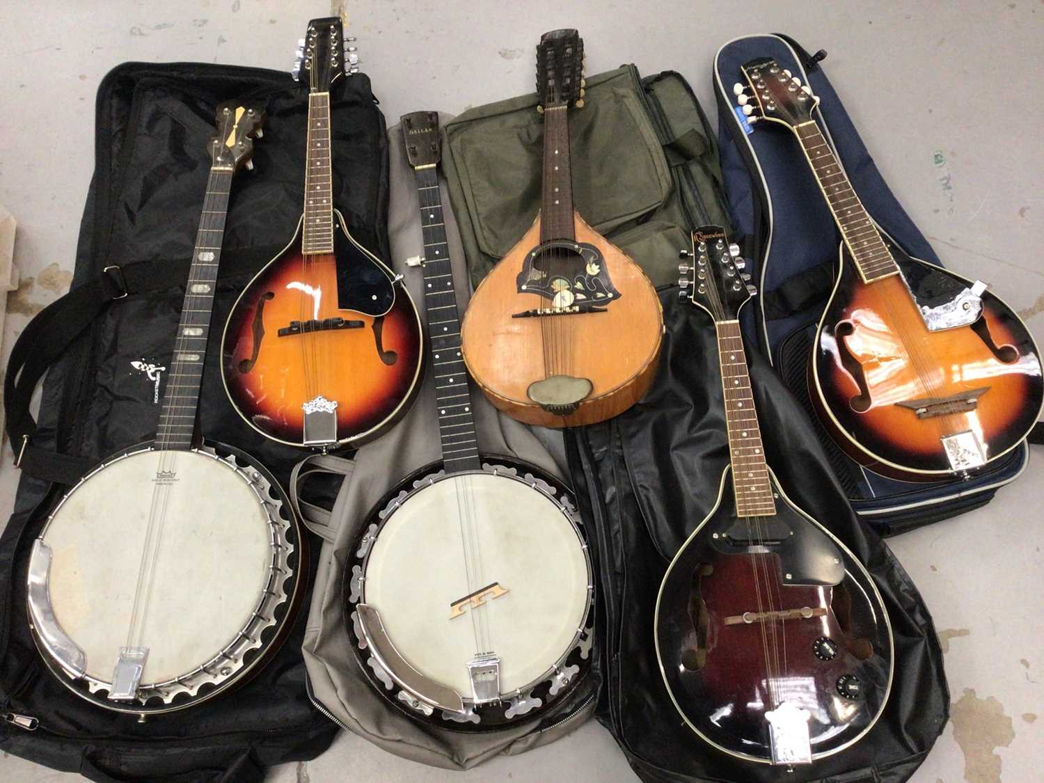 Lot 480 - Group of banjos and mandolins (6)