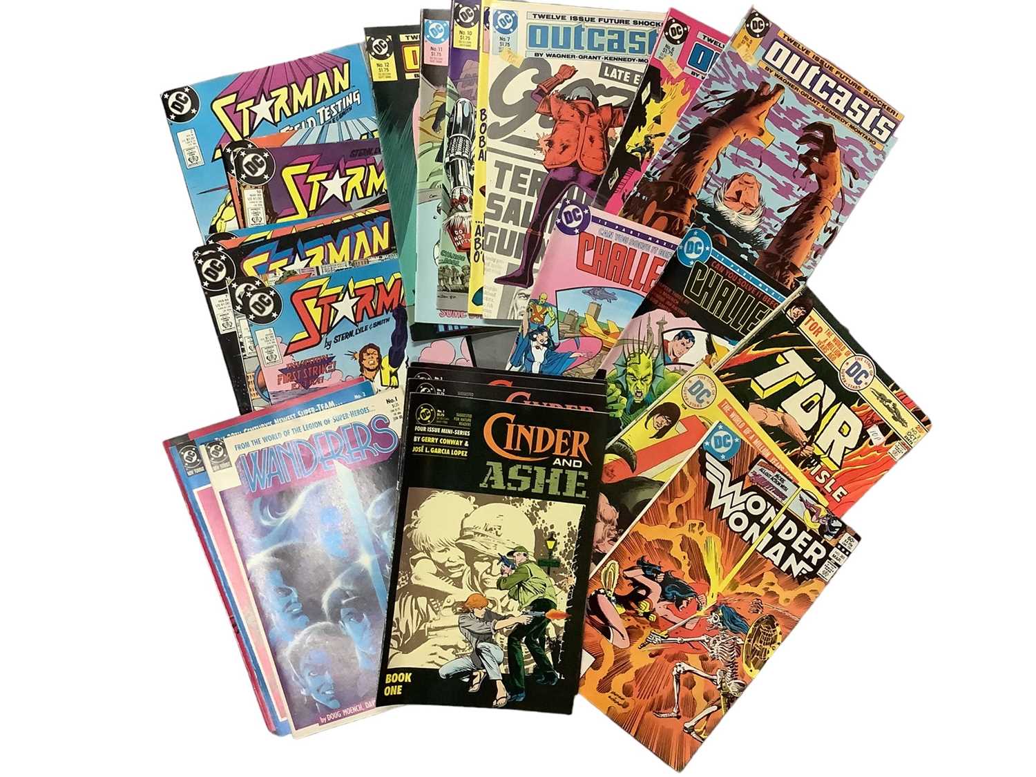 Lot 165 - Large quantity of mostly 1980's DC Comics to include Wonder Woman, Starman, Silver Blade and others. Approximately 258 comics