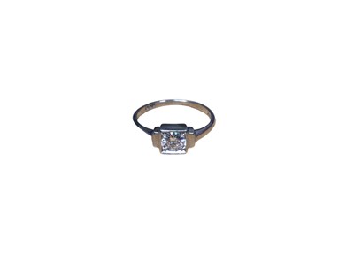 Lot 83 - Art Deco diamond single stone ring in platinum setting