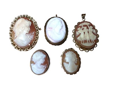 Lot 70 - Five gold mounted carved shell cameo brooches/pendants