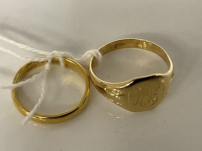 Lot 1100 - 22ct gold wedding band together with an 18ct gold signet ring, approximately 10g in total