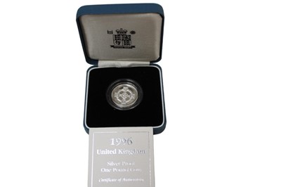 Lot 501 - World - Mixed proof coinage to include U.S. Mint proof set 2008, U.K. silver £1 1996, £2's 1995, 1996 & gold 24ct Half Crown Elizabeth II 2009 (N.B. Wt: ½gm, encapsulated) (5 items)