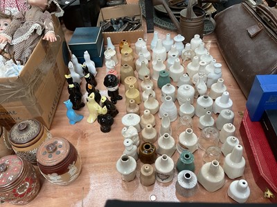 Lot 551 - Large collection of ceramic novelty and other pie funnels.