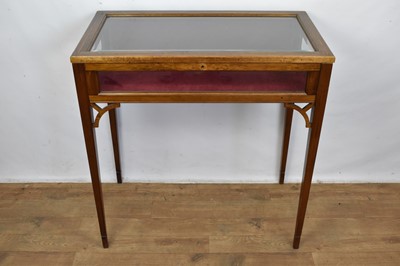 Lot 1445 - Mahogany and crossbanded bijouterie table