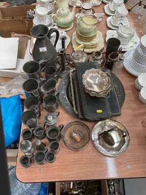 Lot 578 - Collection of silver plated ware and pewter to include flagons and tankards.