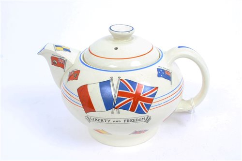 Lot 522 - Second World War Ducal Ware teapot, decorated...