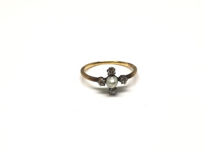 Lot 1151 - Antique gold pearl and old cut diamond quatrefoil ring