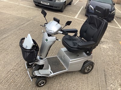 Lot 6 - Quingo Toura 2 mobility scooter with charger