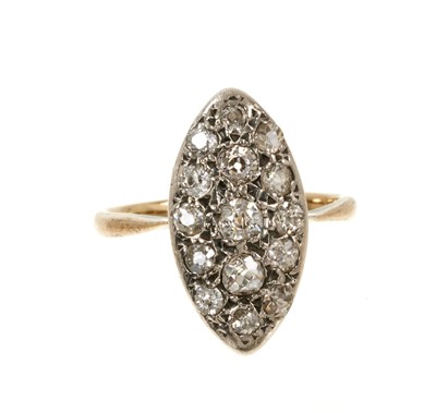 Lot 696 - Late Victorian diamond cluster ring