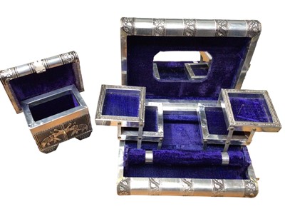 Lot 134 - Various jewellery boxes, vintage costume jewellery, wristwatches and bijouterie