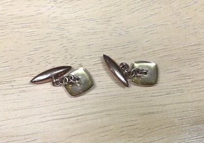 Lot 35 - Good quality pair of 9ct gold cufflinks with enamelled chequerboard pattern